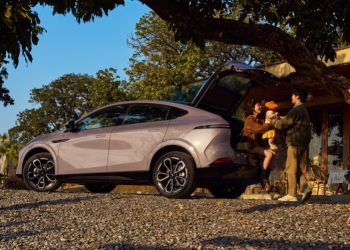 xpeng lance en france un nouveau modèle électrique innovant, concurrent direct de tesla, offrant des performances avancées et une technologie de pointe.