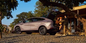 xpeng lance en france un nouveau modèle électrique innovant, concurrent direct de tesla, offrant des performances avancées et une technologie de pointe.