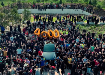 découvrez la baisse des immatriculations de tesla au danemark en février, analyse des causes et impact sur le marché automobile électrique.