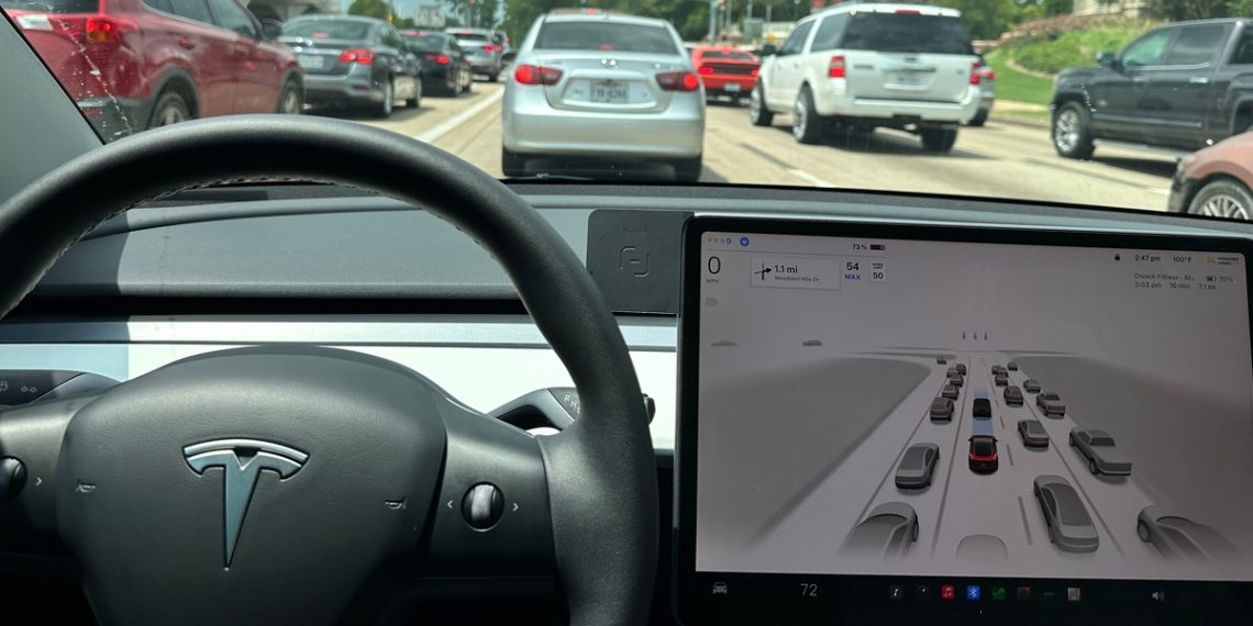 tesla attend une décision cruciale aux pays-bas concernant l'avenir de la conduite autonome, un tournant majeur pour la technologie et la réglementation.