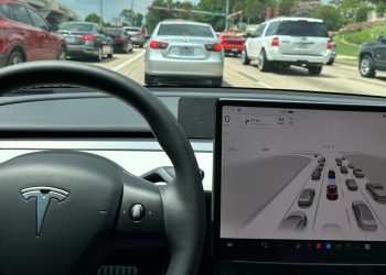 tesla attend une décision cruciale aux pays-bas concernant l'avenir de la conduite autonome, un tournant majeur pour la technologie et la réglementation.