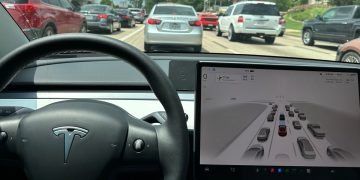 tesla attend une décision cruciale aux pays-bas concernant l'avenir de la conduite autonome, un tournant majeur pour la technologie et la réglementation.