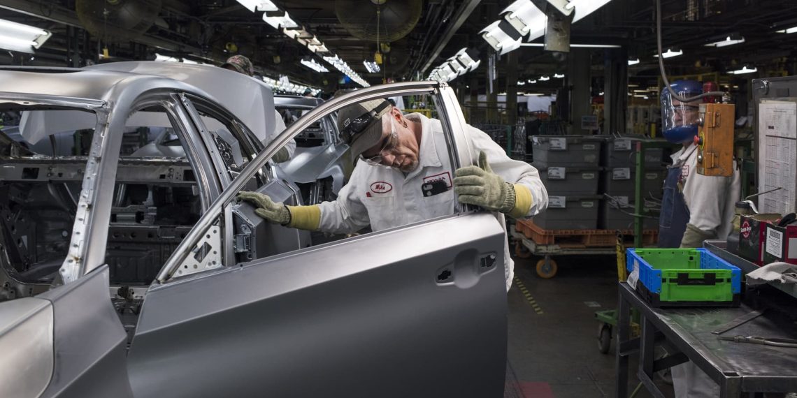 tesla et lg energy annoncent la construction d'une usine de batteries d'une valeur de 4,3 milliards de dollars, marquant un pas important dans la production de batteries avancées pour véhicules électriques.