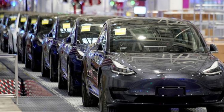 découvrez comment tesla fait face à la perte de sa principale source de revenus et les défis qui en découlent pour l'avenir de l'entreprise.