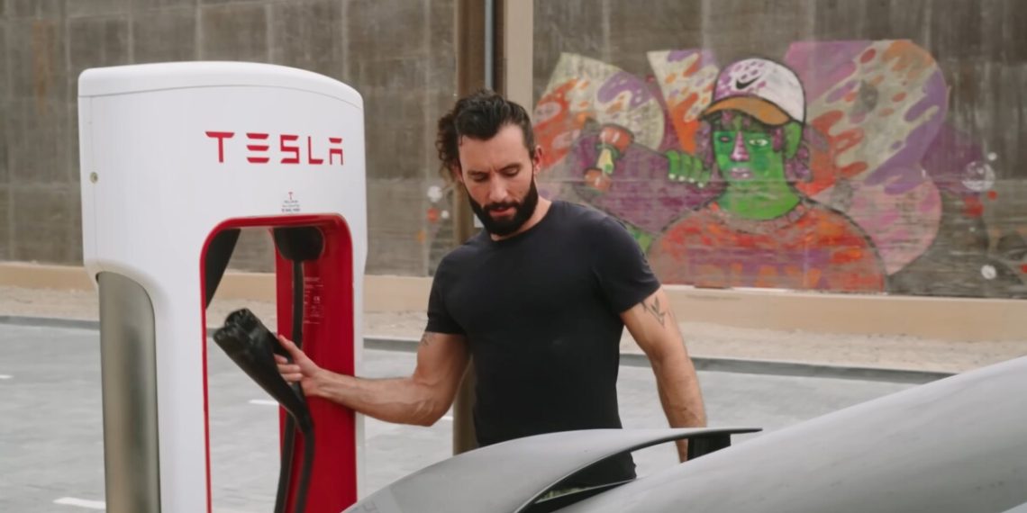 tesla, google et leurs partenaires s'associent pour transformer le réseau électrique aux états-unis grâce à des innovations technologiques majeures.