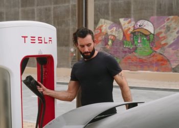tesla, google et leurs partenaires s'associent pour transformer le réseau électrique aux états-unis grâce à des innovations technologiques majeures.