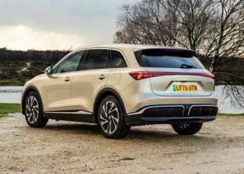 découvrez le test mgs6 ev, un rival abordable du tesla model y alliant performance et prix compétitif. analyse complète et avis.