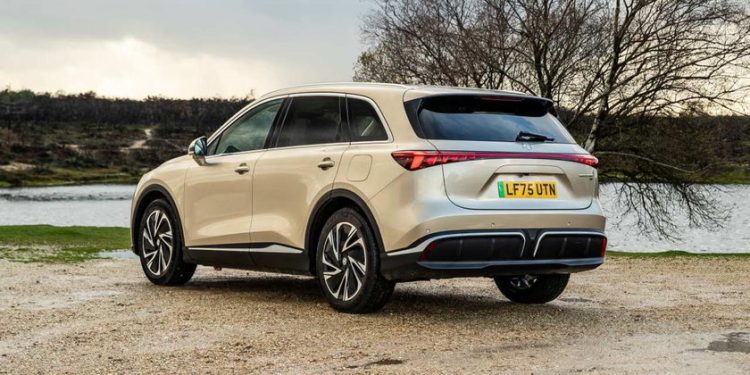 découvrez le test mgs6 ev, un rival abordable du tesla model y alliant performance et prix compétitif. analyse complète et avis.