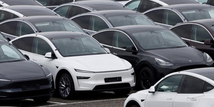 La France suivra-t-elle les Pays-Bas pour homologuer le système de conduite autonome de Tesla ?