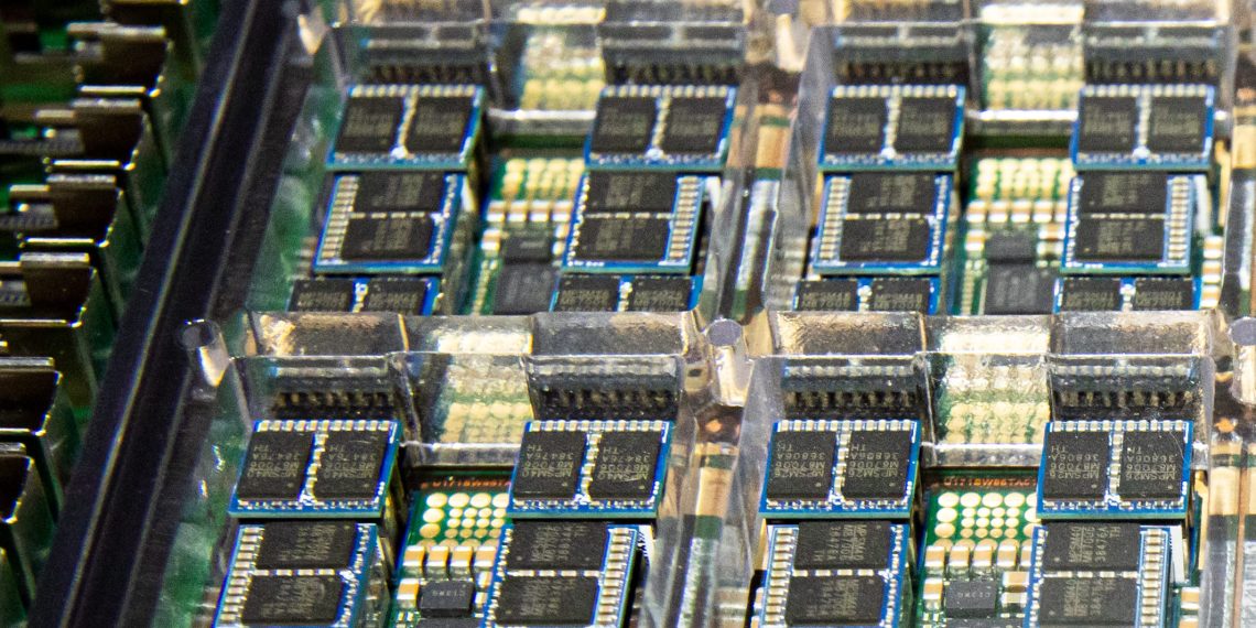 tesla fait face à 21 procès concernant l'autopilot, le full self-driving (fsd) et des accusations de discrimination, avec un passif total s'élevant à 14,5 milliards.