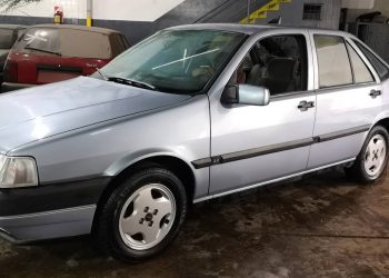 découvrez le paradoxe des tesla neuves abandonnées : quand l'innovation électrique rencontre les défis inattendus du marché automobile.