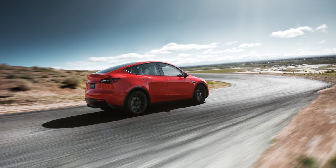 tesla annonce un nouveau suv compact destiné au marché européen, proposé à un prix attractif inférieur à 37 000 €, alliant technologie avancée et accessibilité.