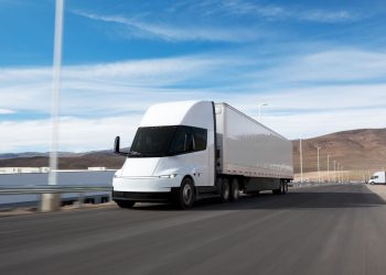 Après 9 ans de suspense, le Tesla Semi débarque enfin avec des performances dépassant tous les prototypes