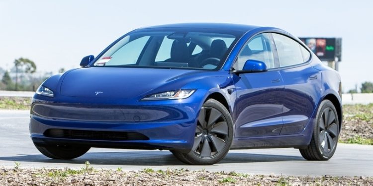 découvrez la nouvelle tesla model s, marquant la fin d'une ère de 14 ans d'innovation et de performance électrique.