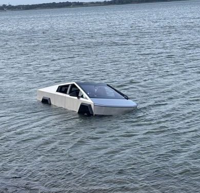 VIDÉO. Il défie un lac avec le mode &lsquo;passage à gué&rsquo; de son Tesla Cybertruck : une tentative audacieuse et surprenante