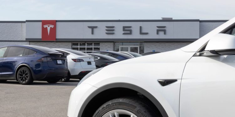 découvrez les enjeux du déploiement supervisé de tesla fsd en europe, avec un focus particulier sur la situation en suède et ses implications pour la sécurité et la réglementation.