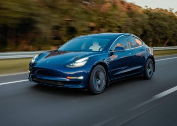 tesla, le coach vocal ultime pour chanter, vous aide à améliorer votre voix et à libérer votre potentiel musical grâce à des techniques personnalisées et un accompagnement expert.
