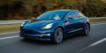 tesla, le coach vocal ultime pour chanter, vous aide à améliorer votre voix et à libérer votre potentiel musical grâce à des techniques personnalisées et un accompagnement expert.