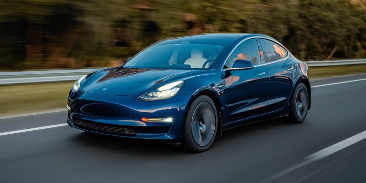 tesla, le coach vocal ultime pour chanter, vous aide à améliorer votre voix et à libérer votre potentiel musical grâce à des techniques personnalisées et un accompagnement expert.